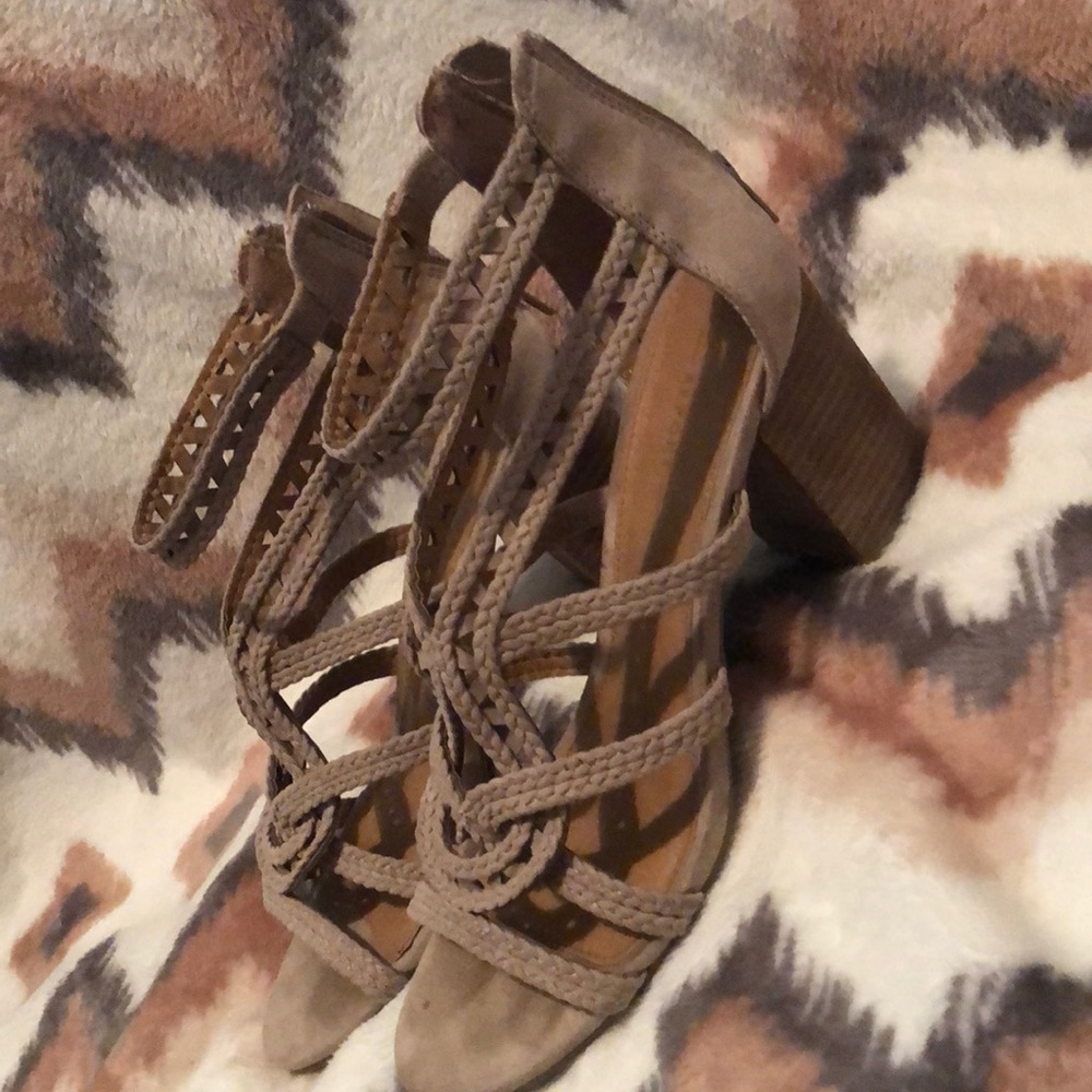 Report High Heel Shoes - Picture 2 of 4